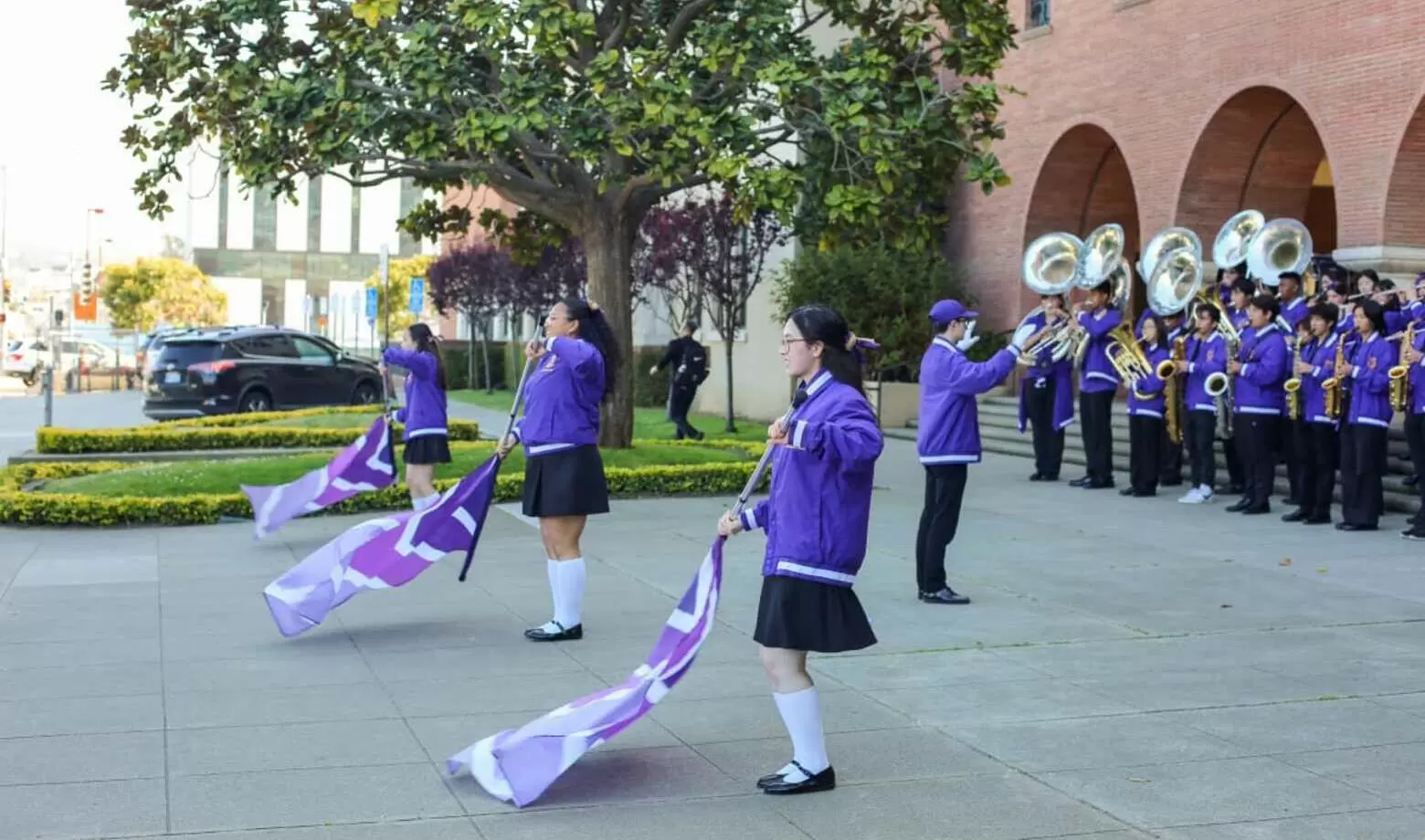 Ученики Archbishop Riordan High School