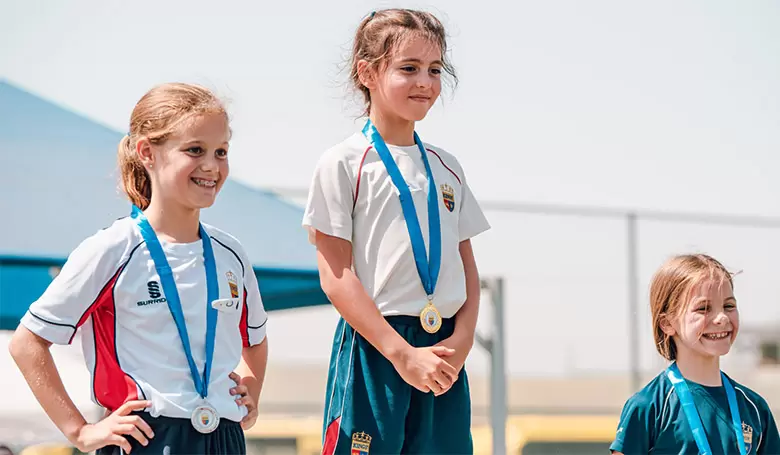 Спортивные занятия школы Кингс в Дубае