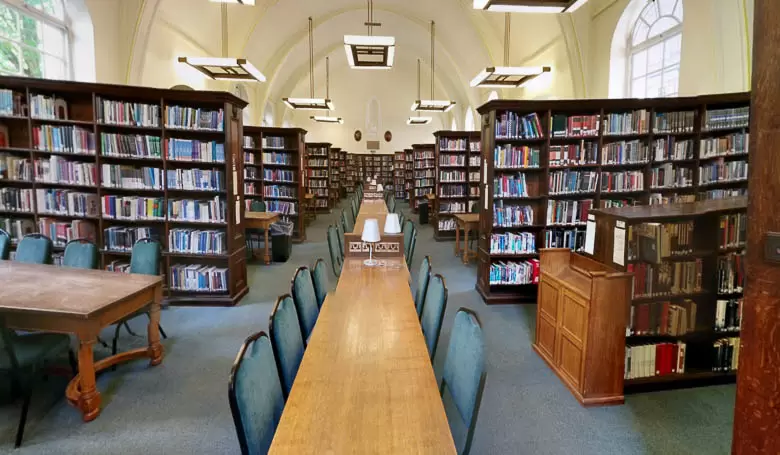 Библиотека Regent's University London, Великобритания