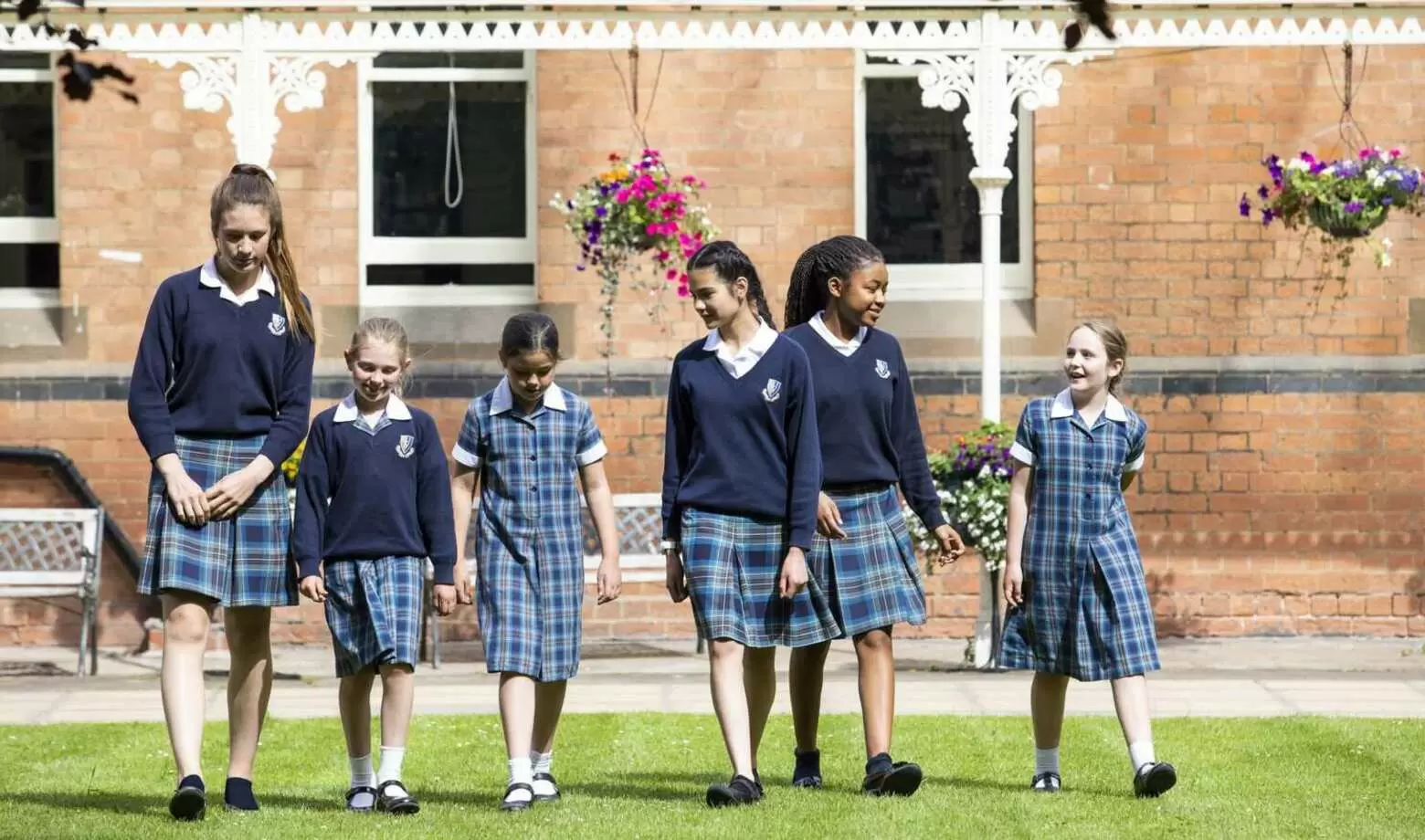 Ученицы Malvern St James Girls School