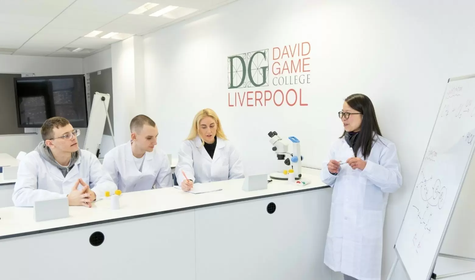 Ученики David Game College Liverpool