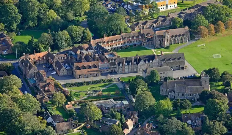 Частная английская школа Bradfield College с высоты птичьего полета