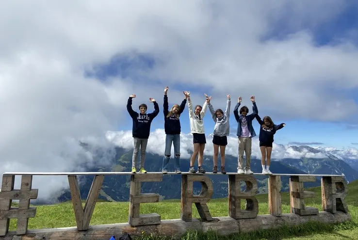 Les Elfes: летние каникулы-2024 среди швейцарских пейзажей