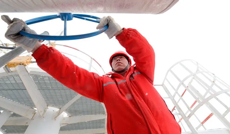 oil-workers-25.jpg oil-workers-25.jpg