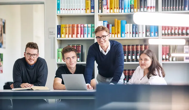 hhl-leipzig-students.jpg