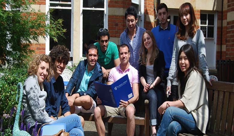 Студенты школы St.Clare's Oxford