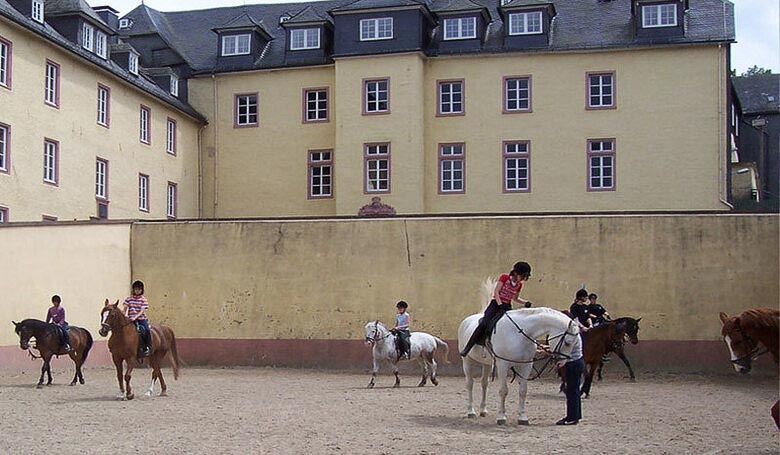 Верховая езда в школе Institut Schloß Wittgenstein
