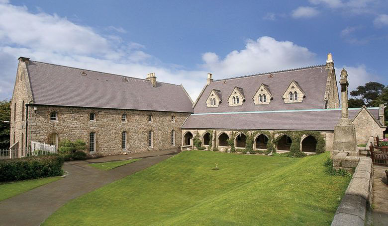 Здание школы St.Columba's College