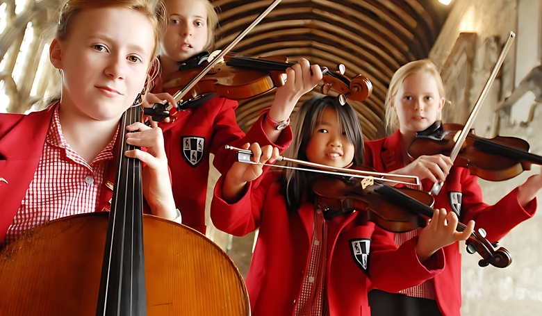Prebendal School girls.jpg Prebendal School girls.jpg