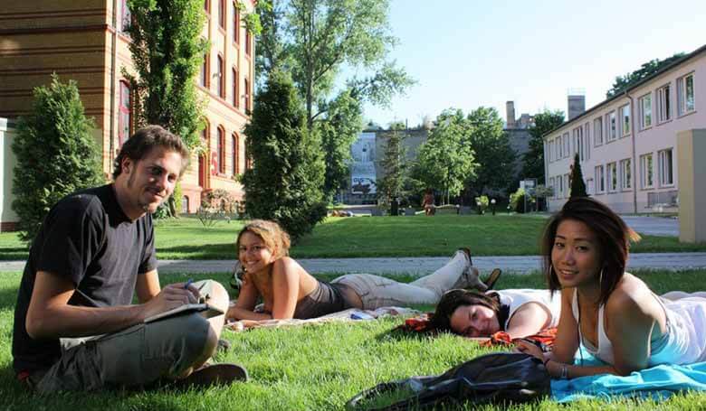 Berlin International College 1.jpg Berlin International College 1.jpg